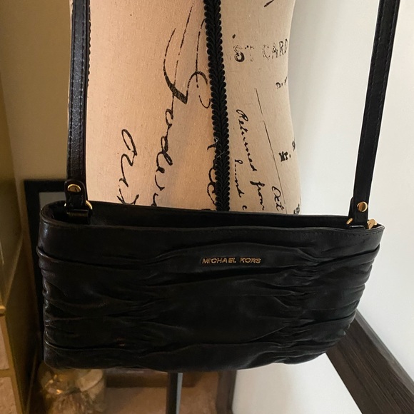 Micheal Kors small purse. Black and great condition - Picture 4 of 5